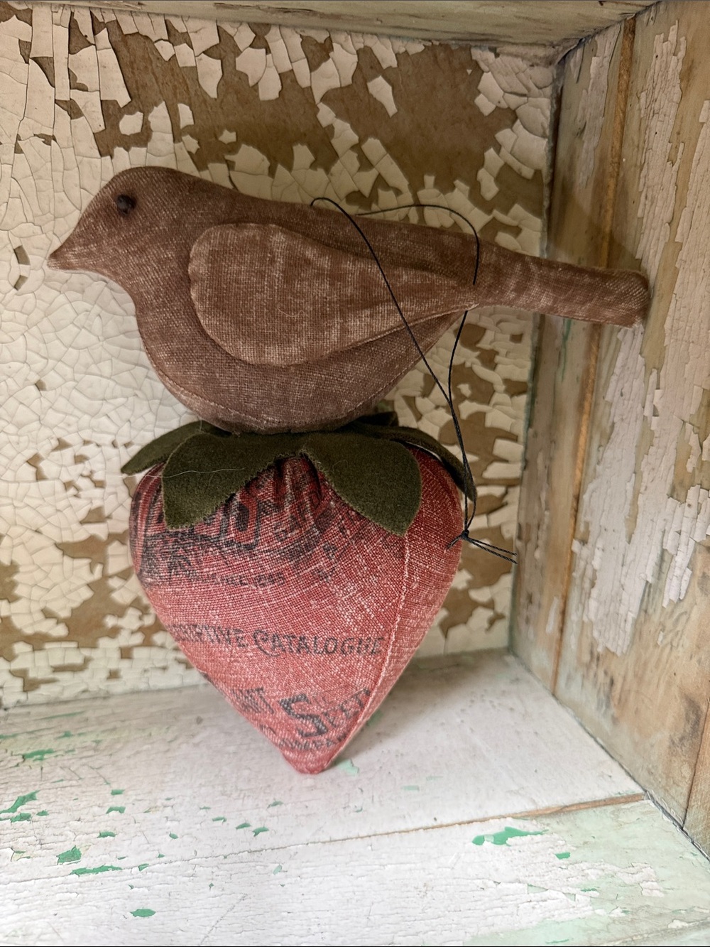 🍓 Prim “Olde Strawberry Bird” Handmade by Dennis Davis
